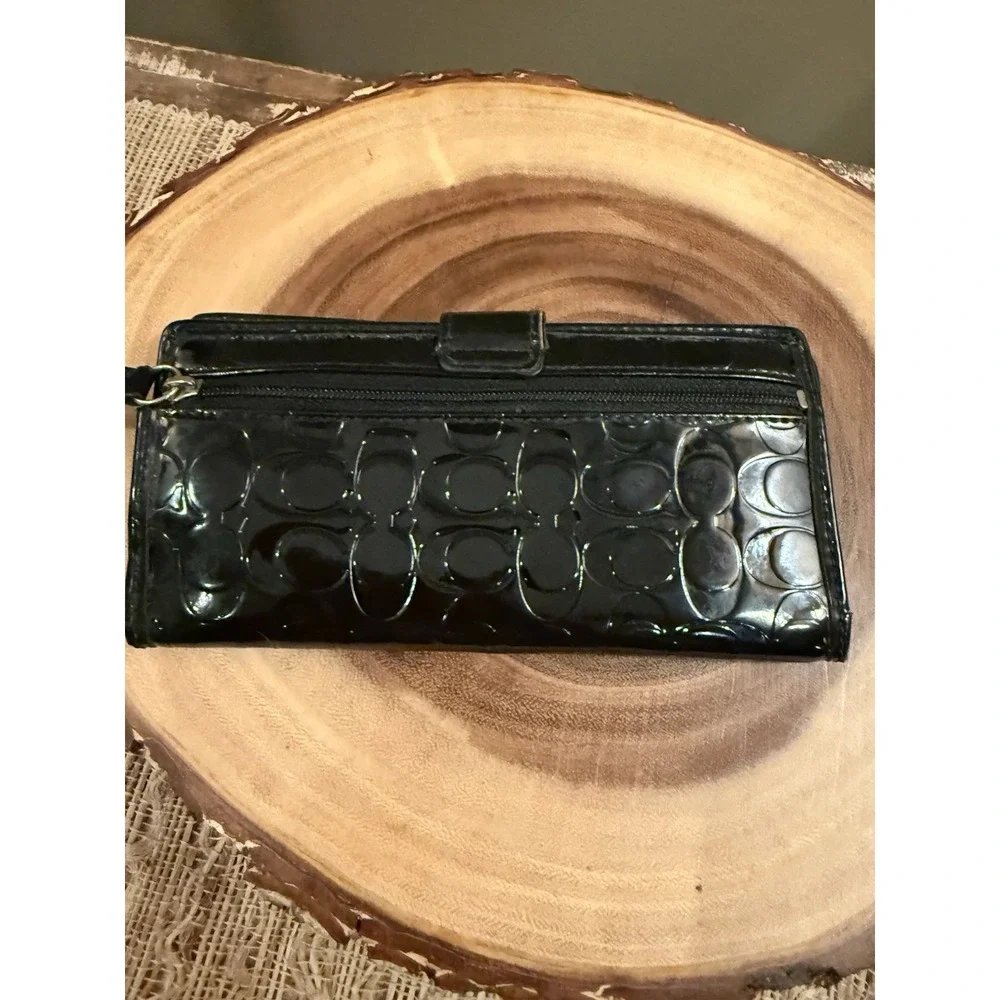 Coach Patent Logo Embossed Leather Heart Snap Closure Wallet Black Y2K